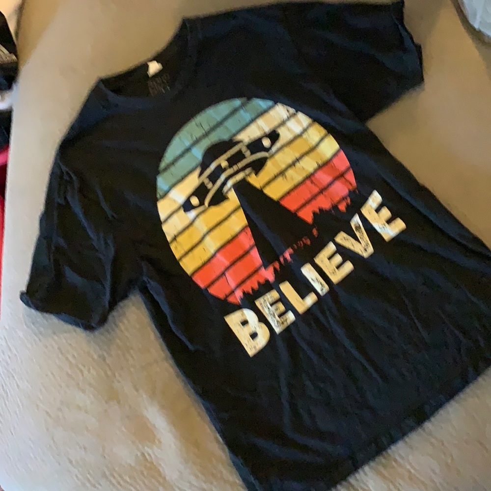 Retro Believe in Aliens tee